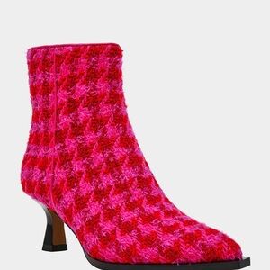 Betsey Johnson, Bold Pink Houndstooth, LOUISA FUCHSIA MULTI ankle boot. Size 12